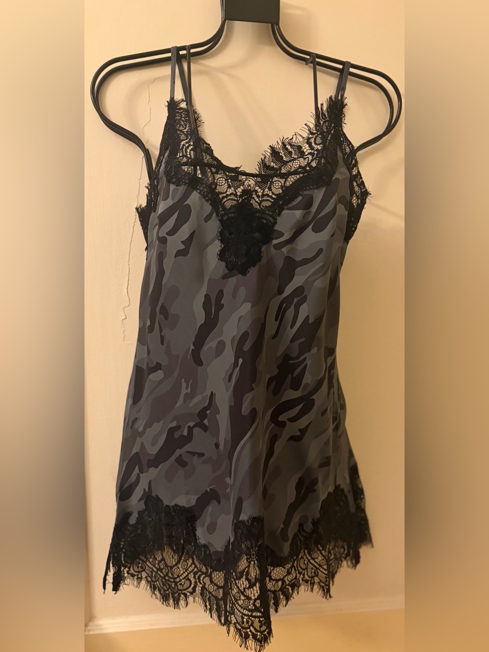 Gold hawk Lace-Trim Camouflage top Black/Gray